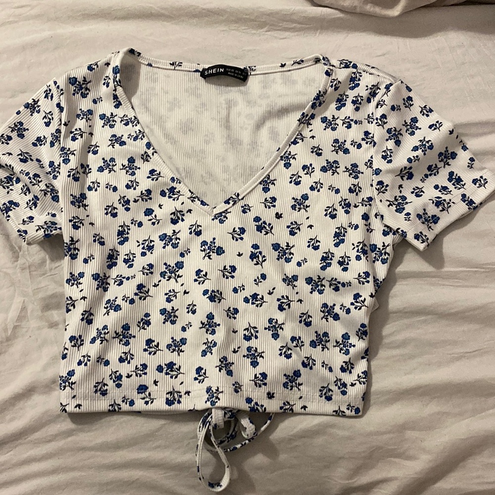 Cute crop top!